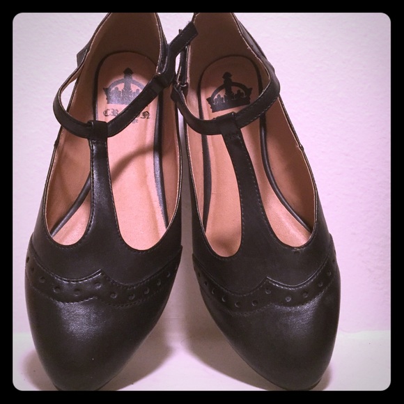 Pippin Wingtip Black Flats - Retro