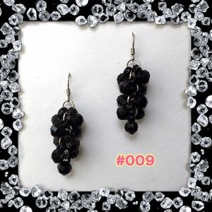 Drape earrings- black #009