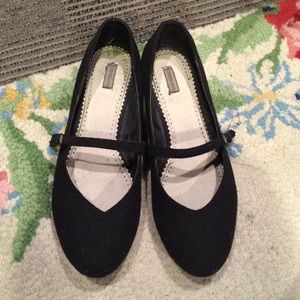Black Urban Outfitters Mary-Jane flats.