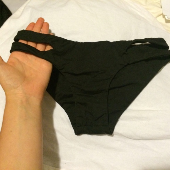 L SPACE BLACK BIKINI BOTTOMS SIZE XS