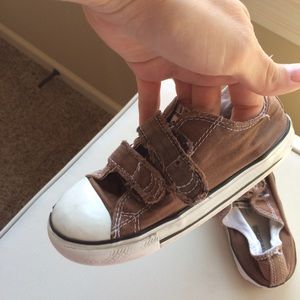 10 toddler brown/grey converse