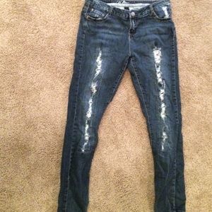 Distressed/destroyed skinny jeans