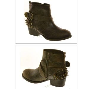 NEW 🎉 SPIKE HEEL ANKLE BOOT