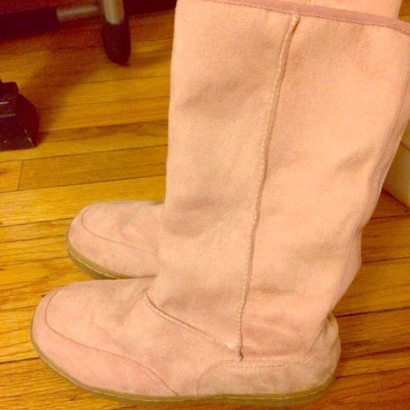 Pink "UGG" style boots