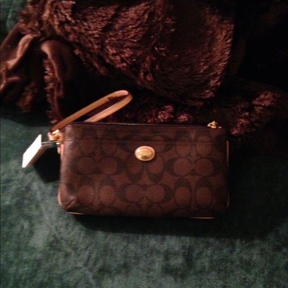 Coach wristlet.. new with tags