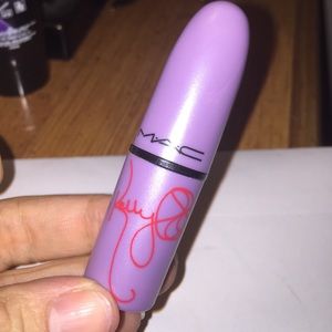 MAC Lipstick: Dodgy girl (Kelly Osbourne)