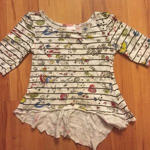 SOLD🐝Alice in Wonderland Hi Lo shirt. Toddler 3.