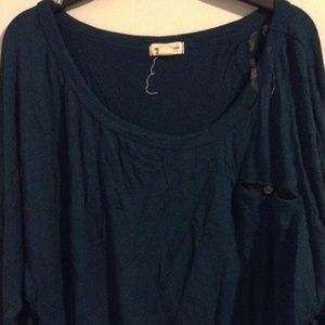 High low crop top with pocket on front