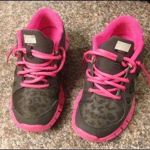 Leopard reflective Nike free runs 💗
