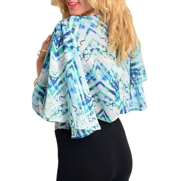 💥SALE💥🆕 Blue Green and White Printed Crop Top - Picture 2 of 2