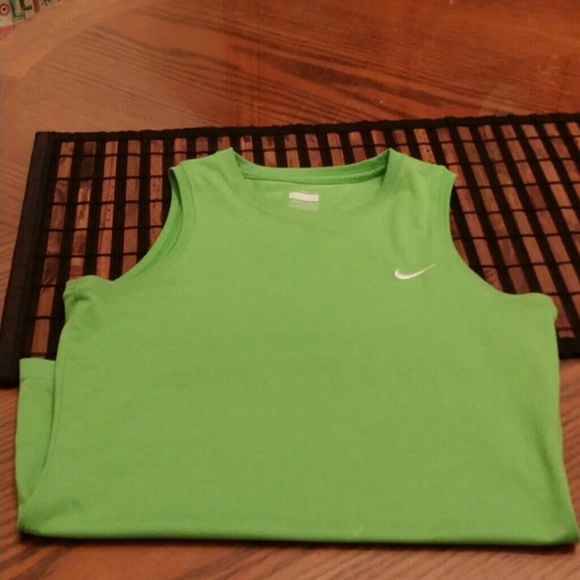 Nike lime green sleeveless top - Picture 2 of 2