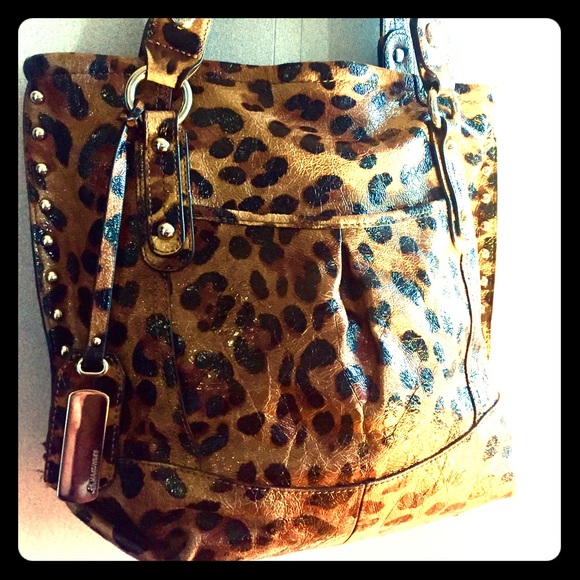 😍LEATHER ANIMAL PRINT PURSE 🐅 (with feet!)