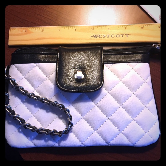 Black/White Quilted Large Wristlet