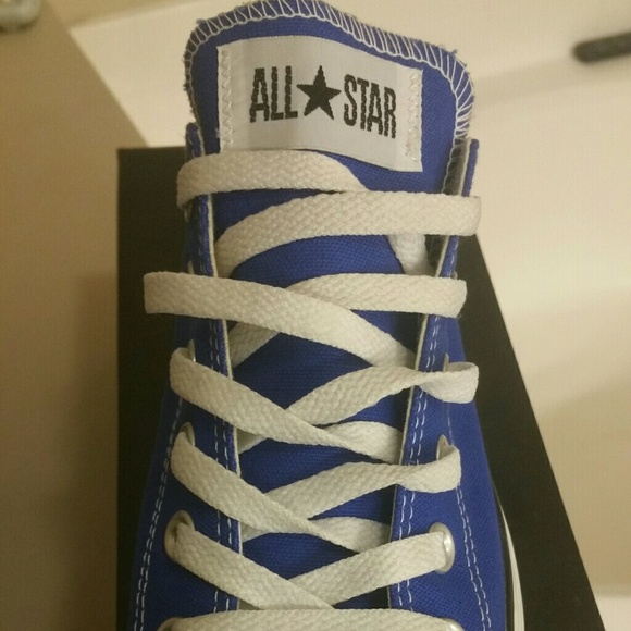 Converse blue and white