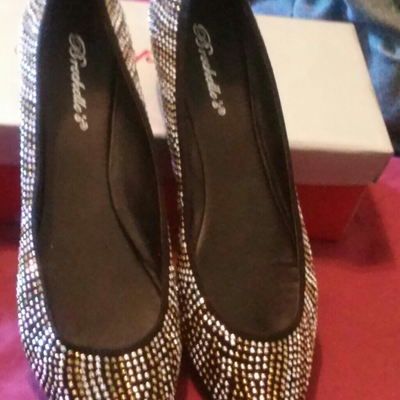 Black shiny flats