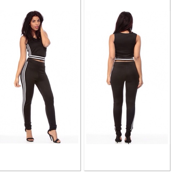 Pants - NEW🎀SPORTY BLACK BOTTOMS W/WHITE SIDE STRIPES