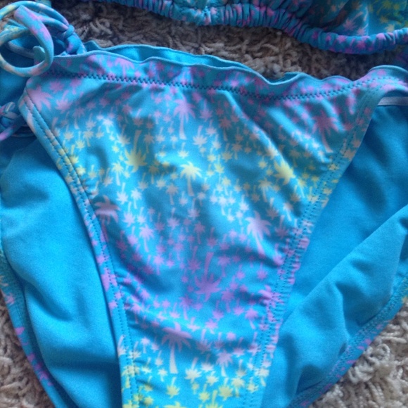 Colorful bikini - Picture 2 of 4