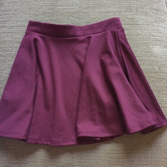 Brand new maroon skirt 💕