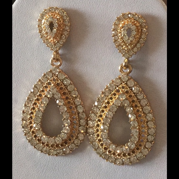 NYC Chic Accessories Jewelry - 💄🌟👄 Teardrop Gold & Rhinestone Earrings 🌟💄🌟