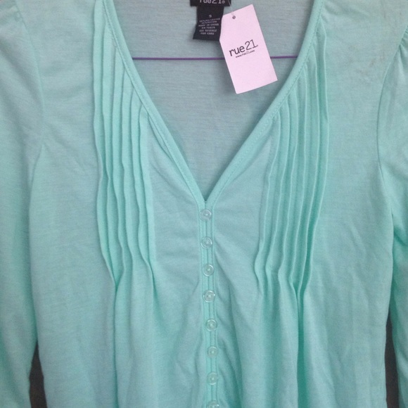 🎉SALE!🎉NWT Mint 3/4 sleeve shirt - size S - Picture 2 of 2