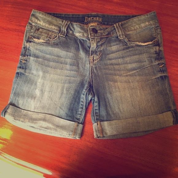 Stretch jean shorts with cuff