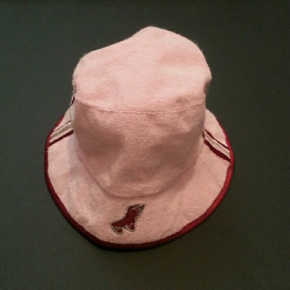 Retro steve madden bucket hat roller skate