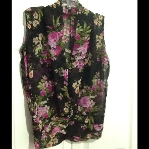 Spring topSOLD!!!!! - Picture 1 of 1