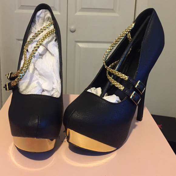 Madison by Shoedazzle "Leyla"