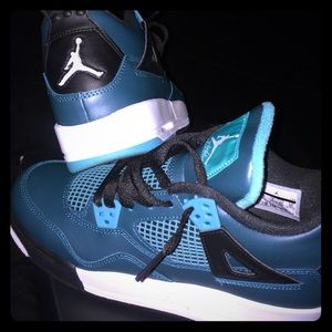 Jordan "teal" 4s