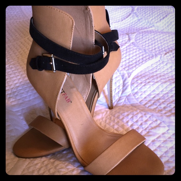 Wrap around stilettos