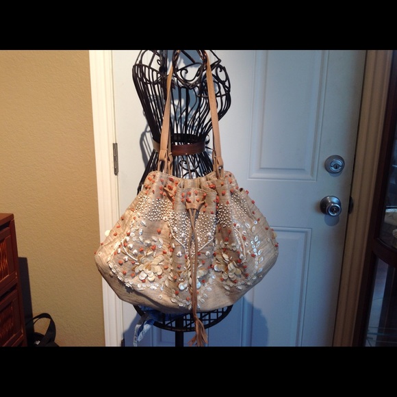 Beautiful Moyna bag!