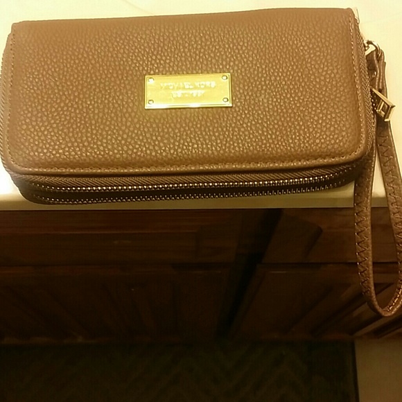 Designer inspired wristlet