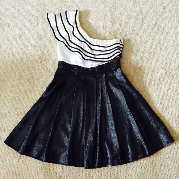 Black & White one shoulder dress