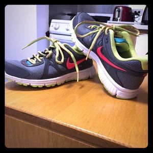 Nike Women's 7.5 Running Shoe