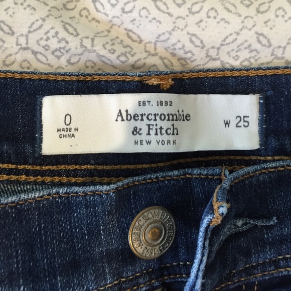 Abercrombie Jean shorts with decal - Picture 3 of 3