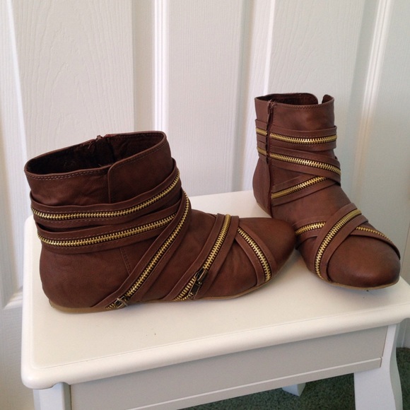 Zipper boots