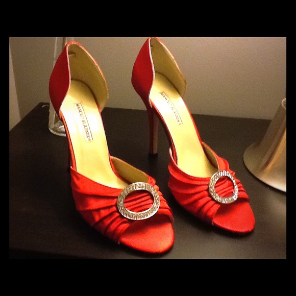 Beautiful satin pumps