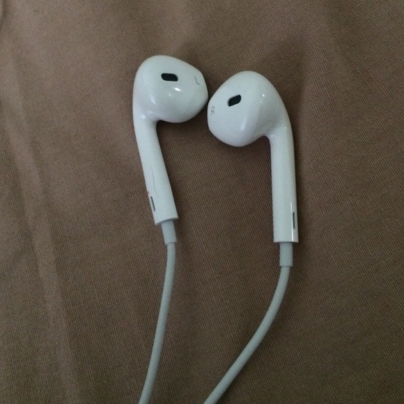 Apple earphones
