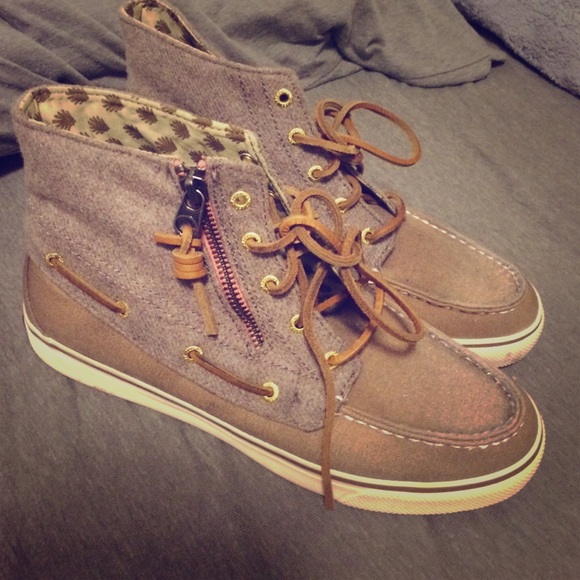 SPERRY high tops!