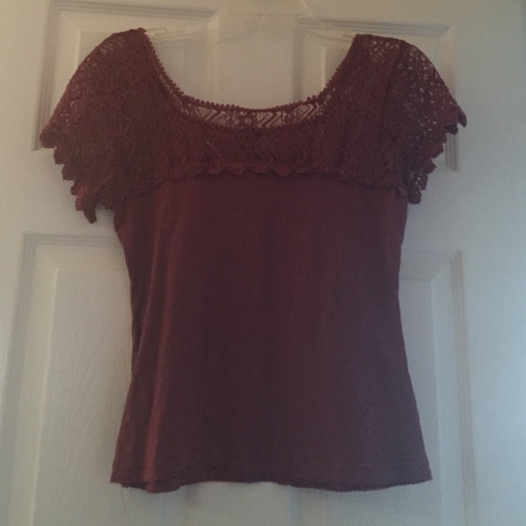 maroon short sleeve top - Picture 2 of 3