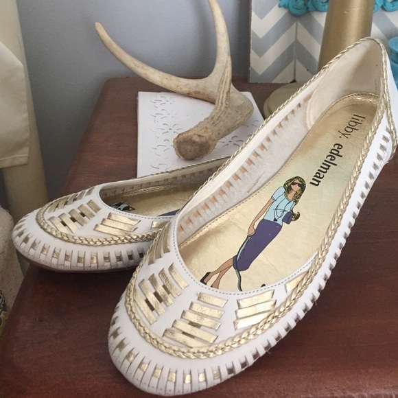 Buckle Flats. Size 8. White & Gold.