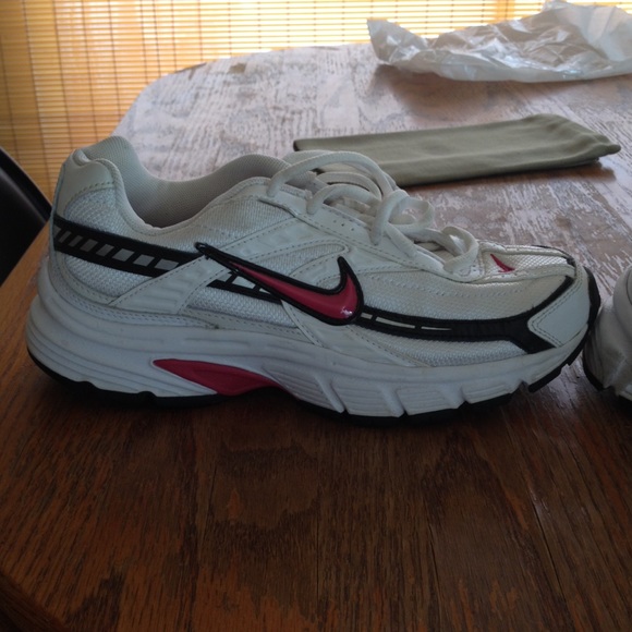 Women's Nike Tennis Shoes *reserved*