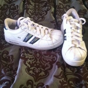 They r white tennis from Skechers  size 7 1/2