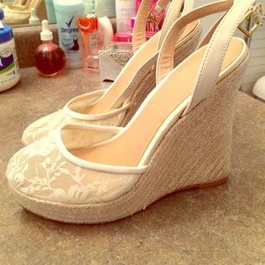 VS strappy cute wedges