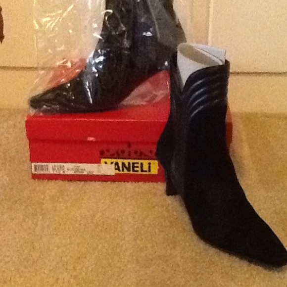 Vaneli "Leoda" black suede boots/New-Never warn🌺