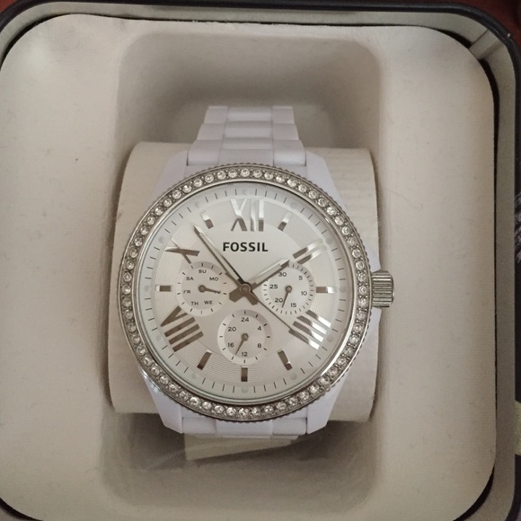 Fossil white resin "Cecile"