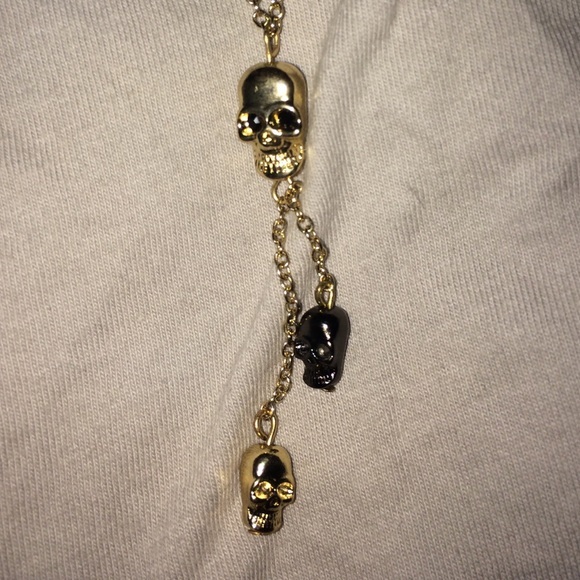 Beautiful three skull gold necklace