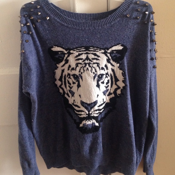 sweater with studs - Picture 1 of 3