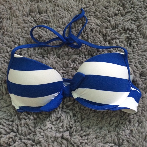 Gilly hicks push em up bikini top