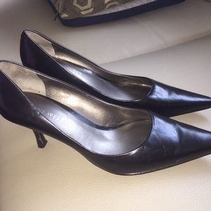 Nine West black leather heels